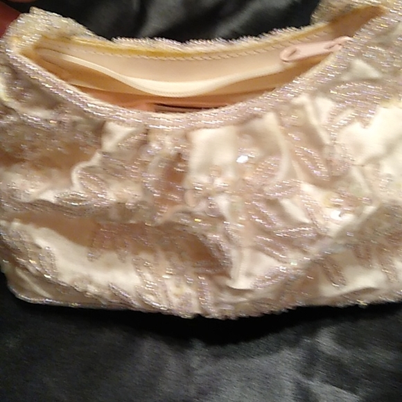 PALE PINK BEADED AND SEQUIN PURSE***HOST PICK ***05/31 - Picture 4 of 5